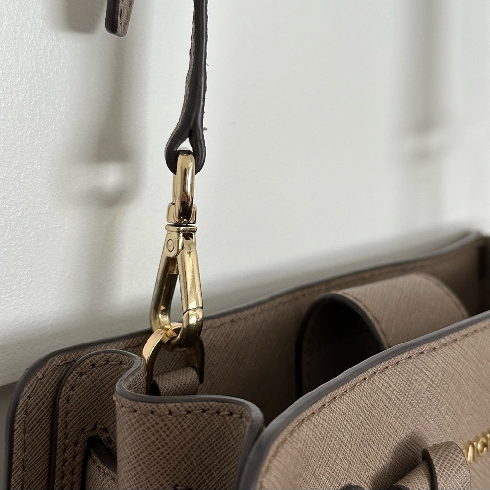 Michael Kors dillon dark Dune, small leather satchel taupe gold accents - Picture 2 of 10